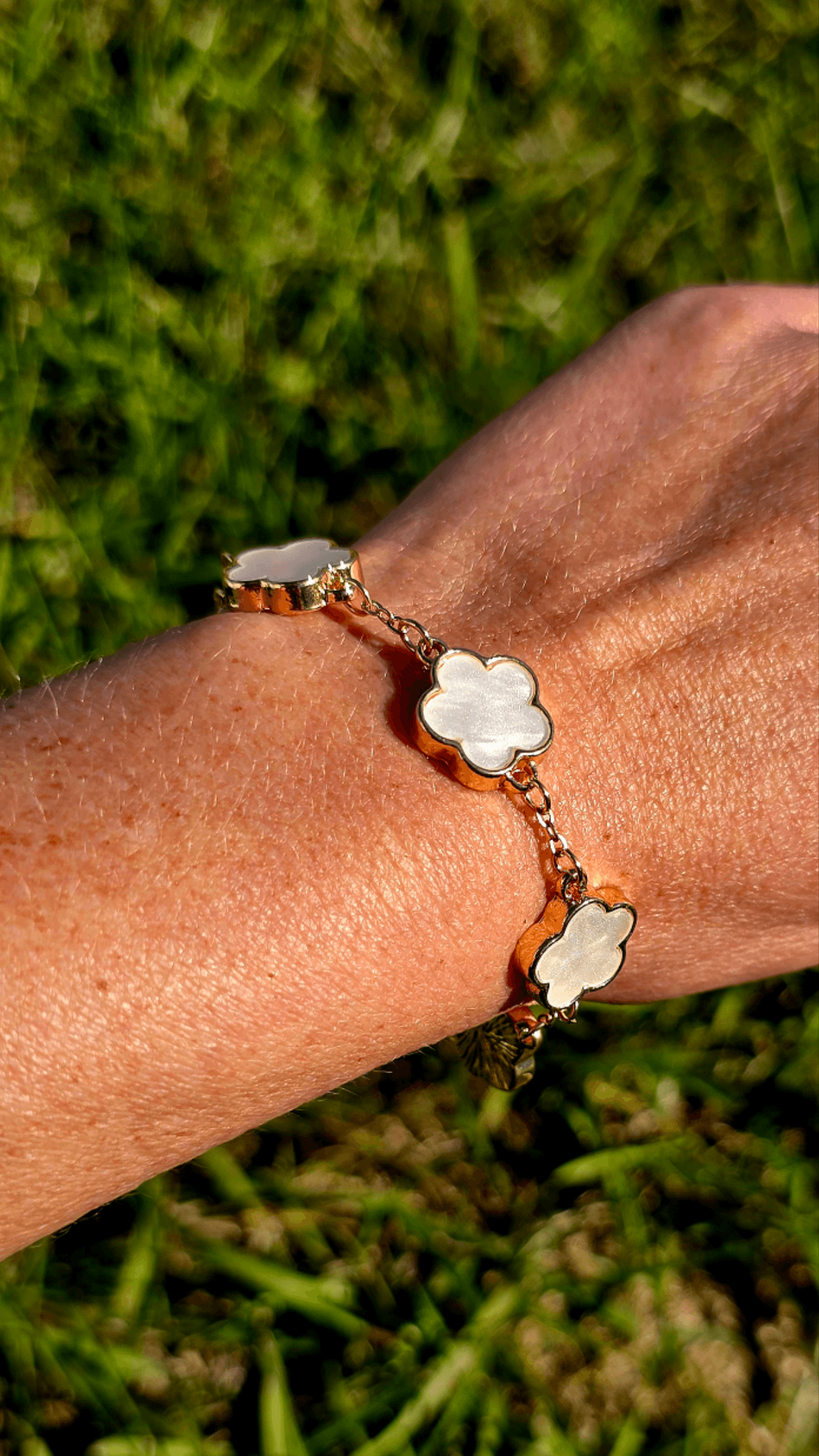 Dainty Flower Bracelet, Tarnish Resistant(2 Color Options